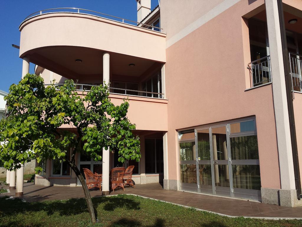Apartments Seafront Villa Pula Eksteriør bilde