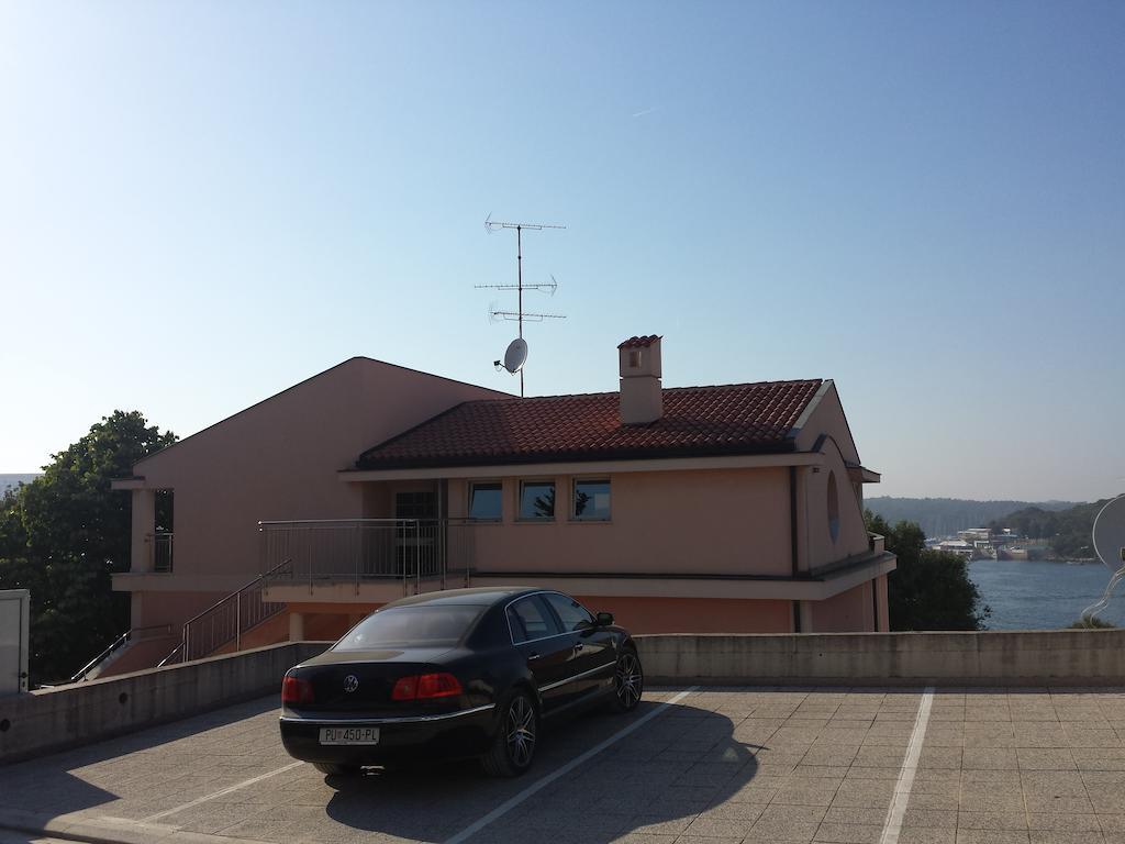 Apartments Seafront Villa Pula Eksteriør bilde