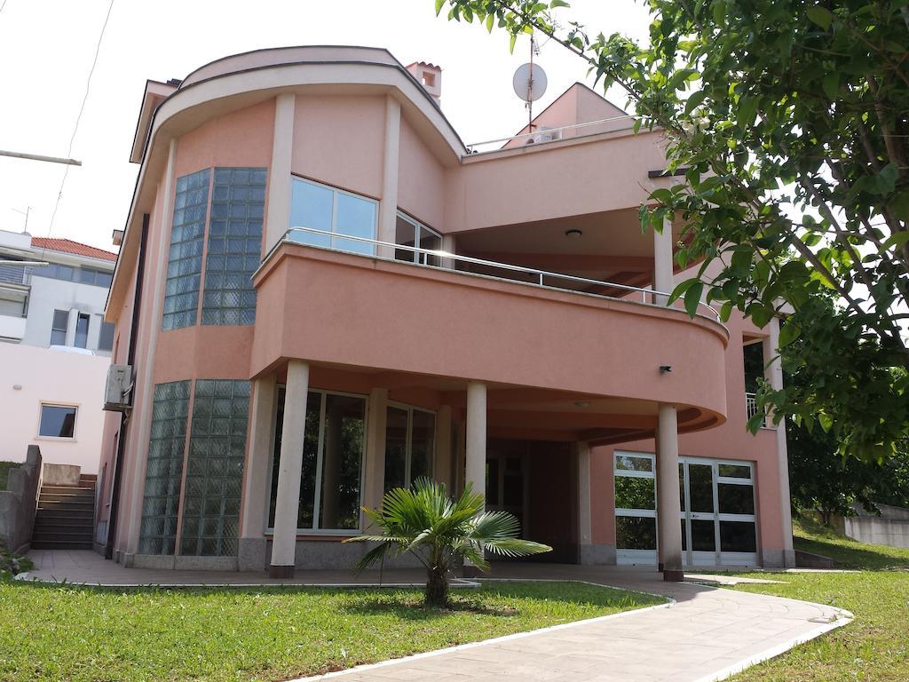 Apartments Seafront Villa Pula Eksteriør bilde